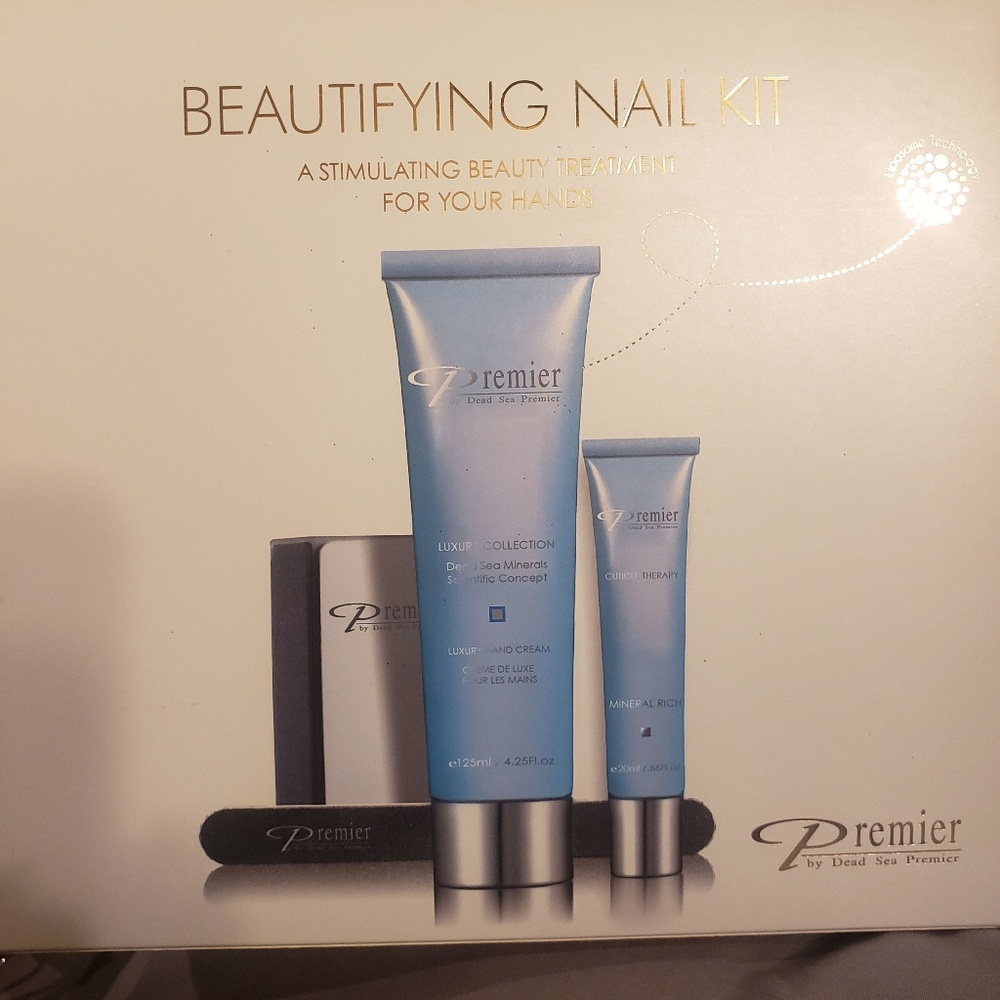 New! Beautifying hand & nail kit by Premier